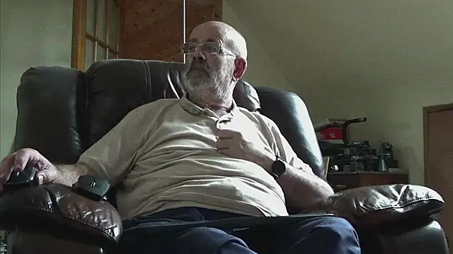 Snapshot of janzer13 chatting on February 26, 2026, 2:28 pm janzer13 online show from February 26, 2026, 2:28 pm