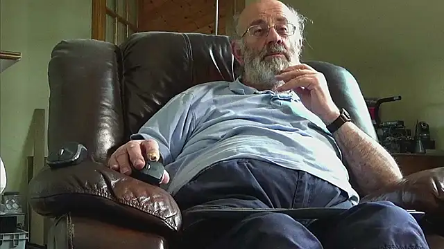 Snapshot of janzer13 chatting on February 13, 2026, 2:06 pm janzer13 online show from February 13, 2026, 2:06 pm