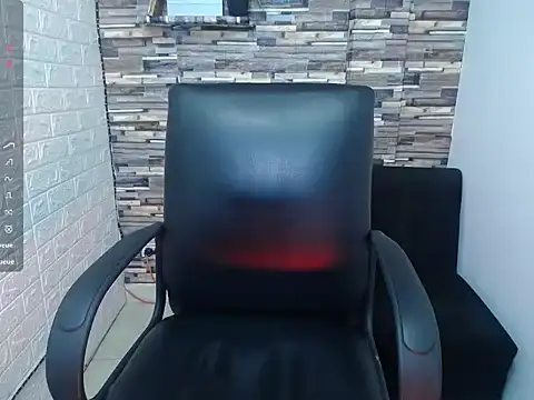 chrissyhotx online show from November 12, 2025, 12:31 pm