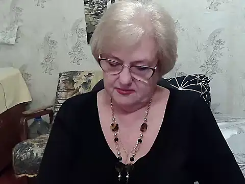 Renata62011 online show from May 11, 2026, 3:51 pm