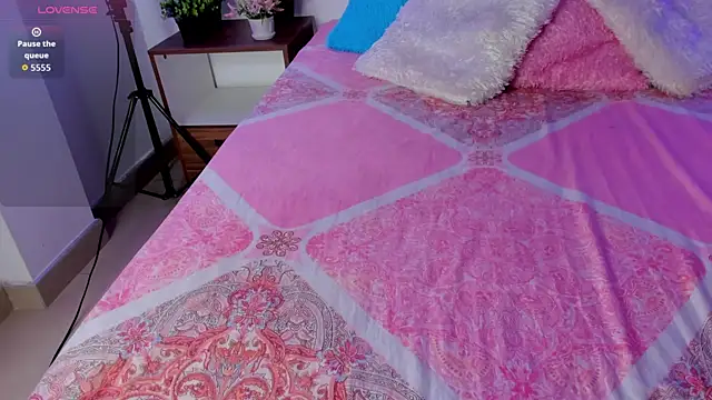 Snapshot of bell_popperr_ chatting on January 14, 2026, 7:17 pm bell popperr online show from January 14, 2026, 7:17 pm