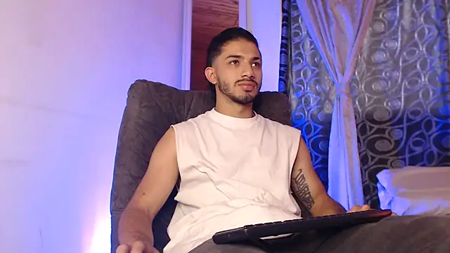 ArturoCardona  online show from May 10, 2026, 9:16 pm