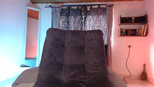 ArturoCardona  online show from May 25, 2026, 9:24 pm