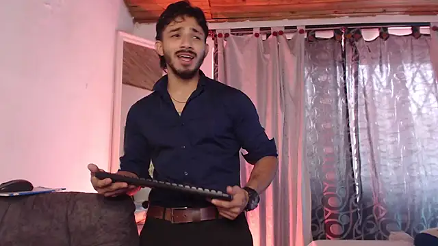 ArturoCardona  online show from May 22, 2026, 5:55 pm