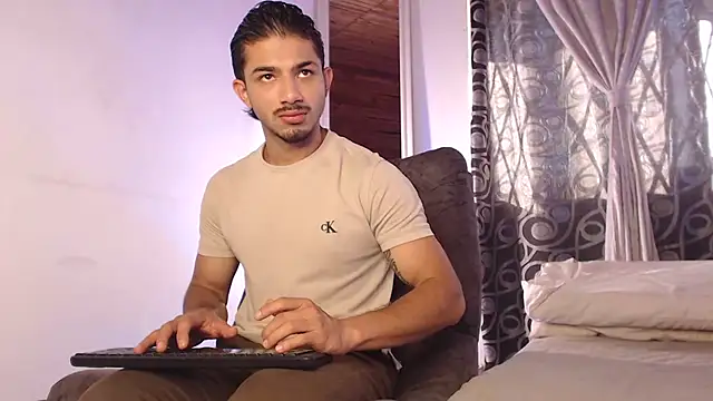 ArturoCardona  online show from April 24, 2026, 12:51 pm