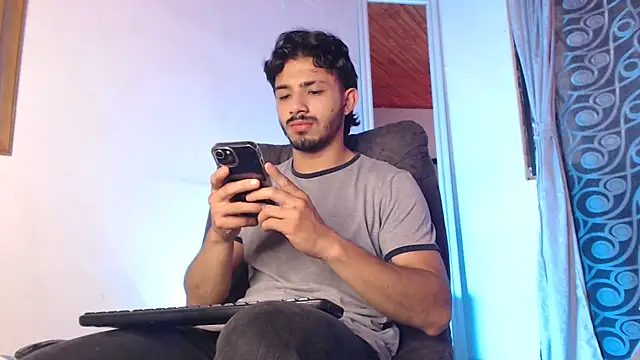 ArturoCardona  online show from May 20, 2026, 9:56 pm