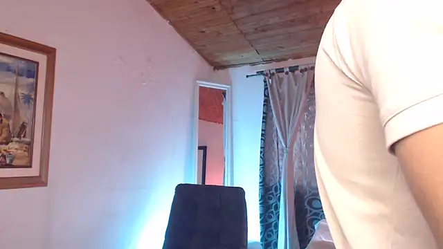 ArturoCardona  online show from May 17, 2026, 3:56 pm