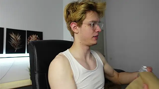 Logan Fraser online show from October 7, 2025, 7:53 am