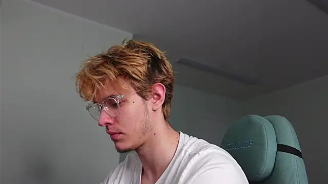 Logan Fraser online show from October 29, 2025, 2:16 pm