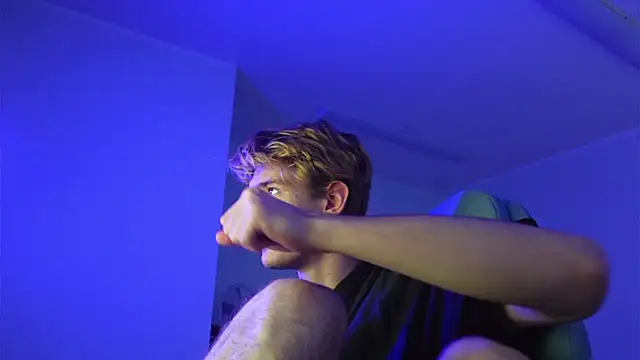 Logan Fraser online show from November 6, 2025, 1:59 pm