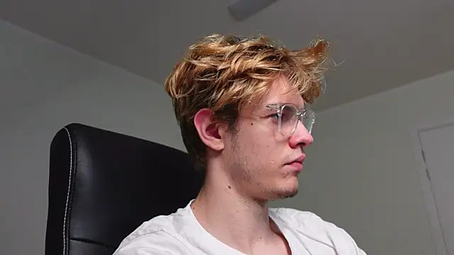 Logan Fraser online show from October 28, 2025, 3:00 pm