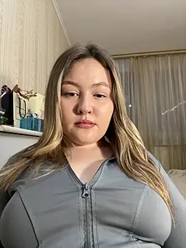 Snapshot of SunshineEmma chatting on February 28, 2026, 12:43 am SunshineEmma online show from February 28, 2026, 12:43 am