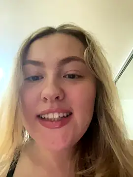 Snapshot of SunshineEmma chatting on September 24, 2025, 9:43 pm SunshineEmma online show from September 24, 2025, 9:43 pm