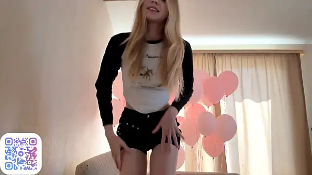 Snapshot of FruityXo chatting on September 22, 2025, 8:42 am FruityXo online show from September 22, 2025, 8:42 am