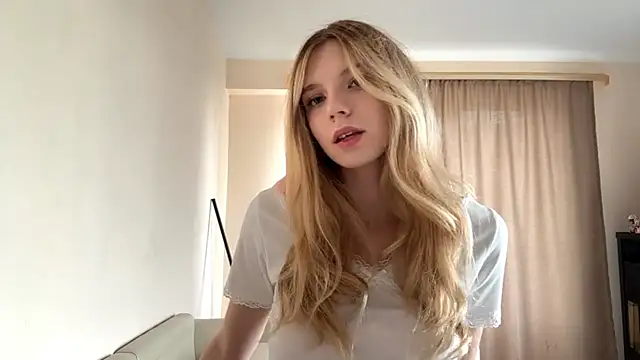 Snapshot of FruityXo chatting on October 5, 2025, 11:01 am FruityXo online show from October 5, 2025, 11:01 am
