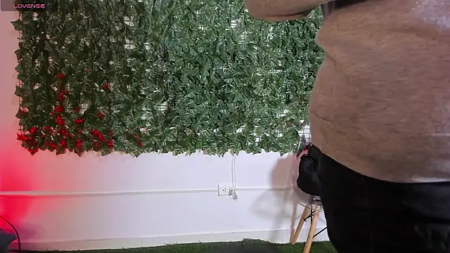 Snapshot of BellaRoux1 chatting on February 14, 2026, 12:27 pm BellaRoux1 online show from February 14, 2026, 12:27 pm