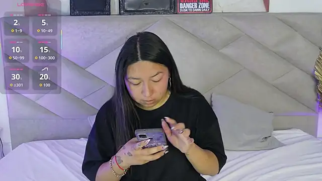 BellaRoux1 online show from October 14, 2025, 12:06 pm