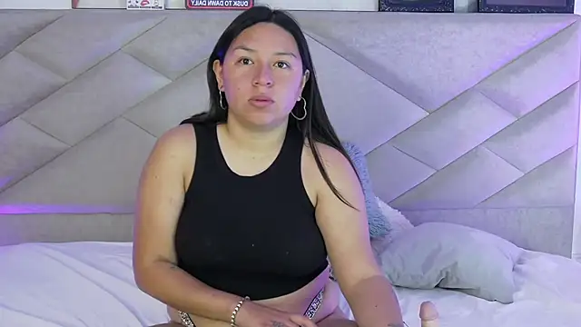 BellaRoux1 online show from October 31, 2025, 12:02 pm