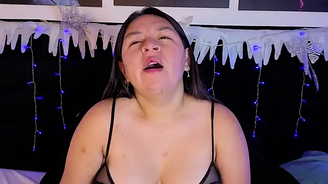 Snapshot of BellaRoux1 chatting on December 20, 2025, 12:08 pm BellaRoux1 online show from December 20, 2025, 12:08 pm