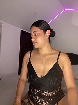 Snapshot of MiaAlarie chatting on February 7, 2026, 5:04 am MiaAlarie online show from February 7, 2026, 5:04 am