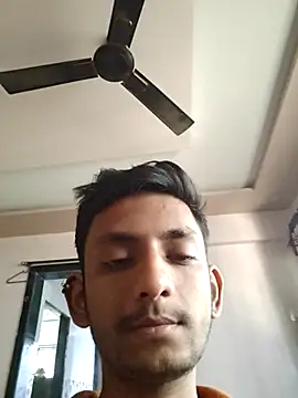 Snapshot of yung_cplz chatting on December 19, 2025, 8:06 am yung cplz online show from December 19, 2025, 8:06 am