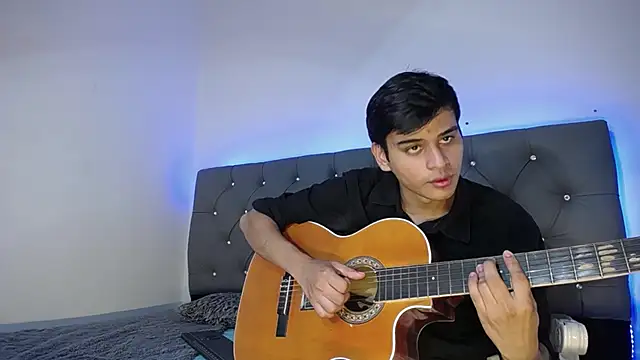 Snapshot of Charlie_Cock_ chatting on September 19, 2025, 5:00 am Charlie Cock online show from September 19, 2025, 5:00 am