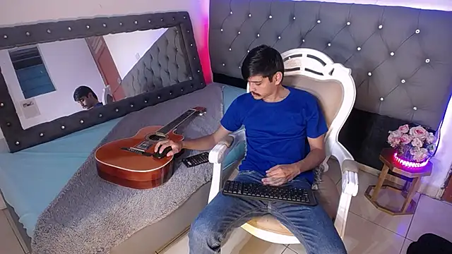 Snapshot of Charlie_Cock_ chatting on September 9, 2025, 3:38 am Charlie Cock online show from September 9, 2025, 3:38 am