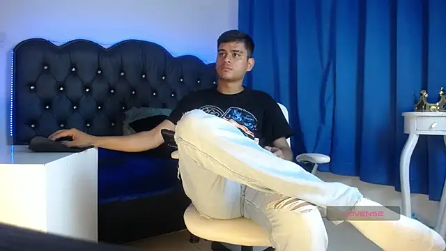 Snapshot of Charlie_Cock_ chatting on November 9, 2025, 4:27 am Charlie Cock online show from November 9, 2025, 4:27 am