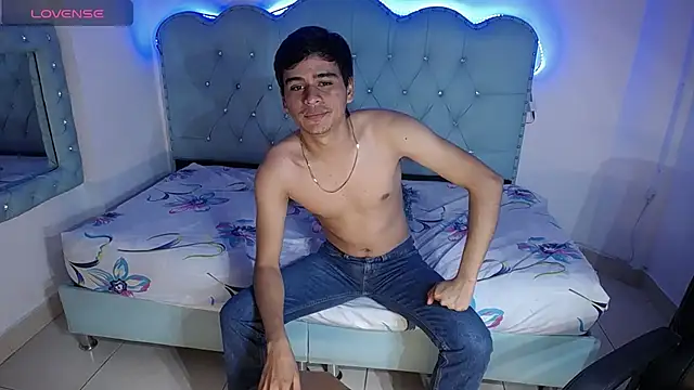 Snapshot of Charlie_Cock_ chatting on October 23, 2025, 4:11 am Charlie Cock online show from October 23, 2025, 4:11 am