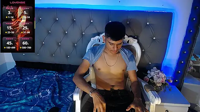 Snapshot of Charlie_Cock_ chatting on October 28, 2025, 3:18 am Charlie Cock online show from October 28, 2025, 3:18 am