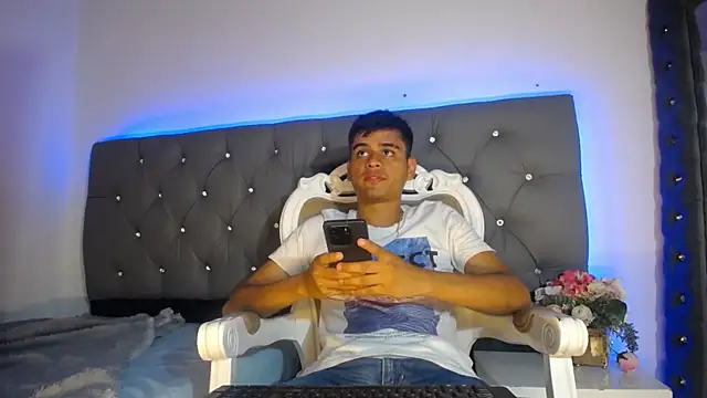 Snapshot of Charlie_Cock_ chatting on November 5, 2025, 4:04 am Charlie Cock online show from November 5, 2025, 4:04 am