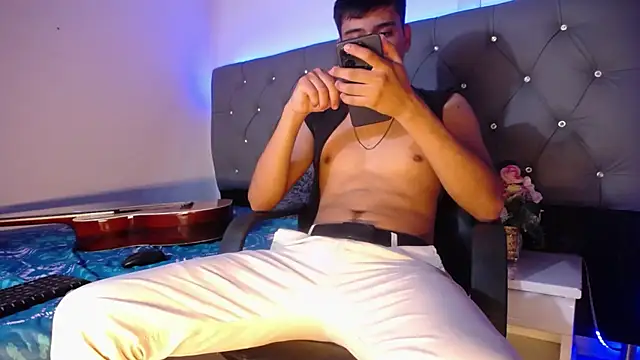 Snapshot of Charlie_Cock_ chatting on November 12, 2025, 4:27 am Charlie Cock online show from November 12, 2025, 4:27 am