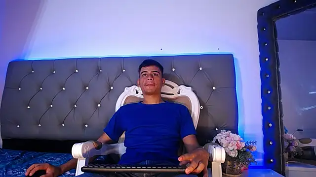 Snapshot of Charlie_Cock_ chatting on October 29, 2025, 4:33 am Charlie Cock online show from October 29, 2025, 4:33 am