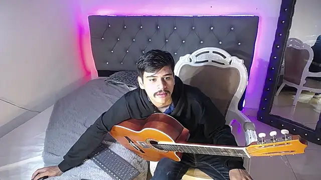 Snapshot of Charlie_Cock_ chatting on September 13, 2025, 4:01 am Charlie Cock online show from September 13, 2025, 4:01 am