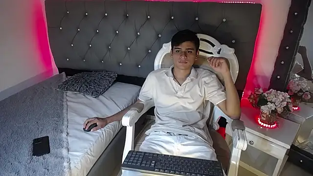 Snapshot of Charlie_Cock_ chatting on September 17, 2025, 4:03 am Charlie Cock online show from September 17, 2025, 4:03 am