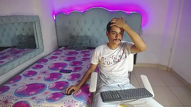 Snapshot of Charlie_Cock_ chatting on September 12, 2025, 4:34 am Charlie Cock online show from September 12, 2025, 4:34 am