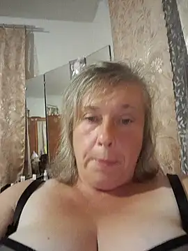 Snapshot of Catherine372311 chatting on September 13, 2025, 7:36 pm Catherine372311 online show from September 13, 2025, 7:36 pm