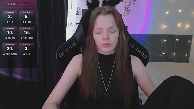 Luna Navy online show from April 12, 2026, 5:54 am