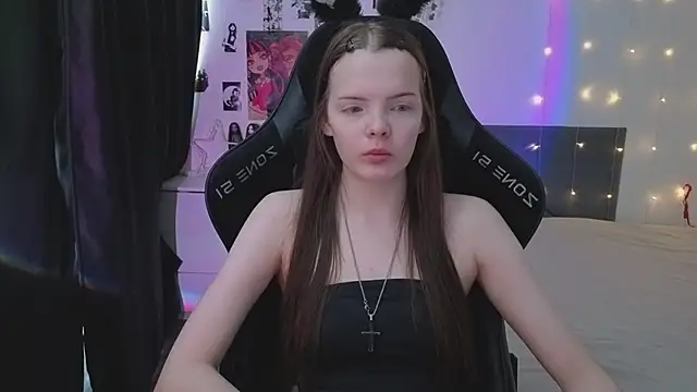 Luna Navy online show from March 14, 2026, 6:08 am