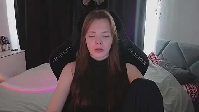 Luna Navy online show from April 14, 2026, 6:07 am