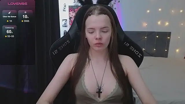 Luna Navy online show from March 10, 2026, 6:28 am