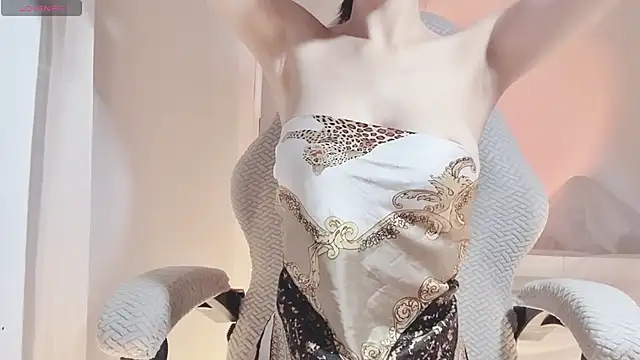 Vessi-babe online show from November 8, 2025, 9:02 am