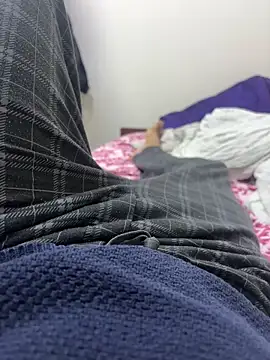 bigbulllaksh online show from November 3, 2025, 9:18 pm