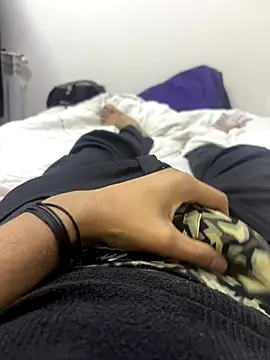 bigbulllaksh online show from November 16, 2025, 6:23 pm