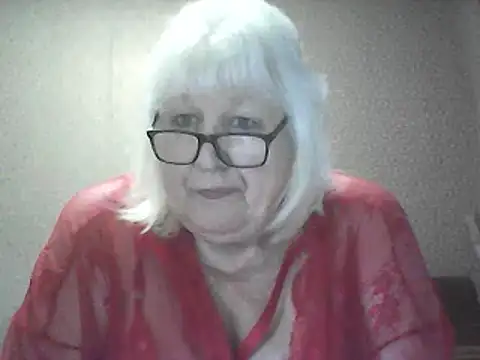 Snapshot of Alexia64231 chatting on April 18, 2026, 1:35 pm Alexia64231 online show from April 18, 2026, 1:35 pm