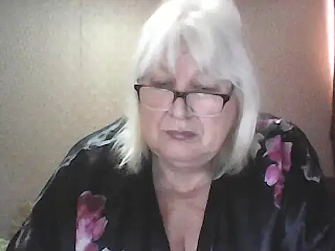 Snapshot of Alexia64231 chatting on May 3, 2026, 4:28 am Alexia64231 online show from May 3, 2026, 4:28 am