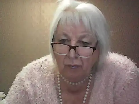 Snapshot of Alexia64231 chatting on September 14, 2025, 4:02 am Alexia64231 online show from September 14, 2025, 4:02 am
