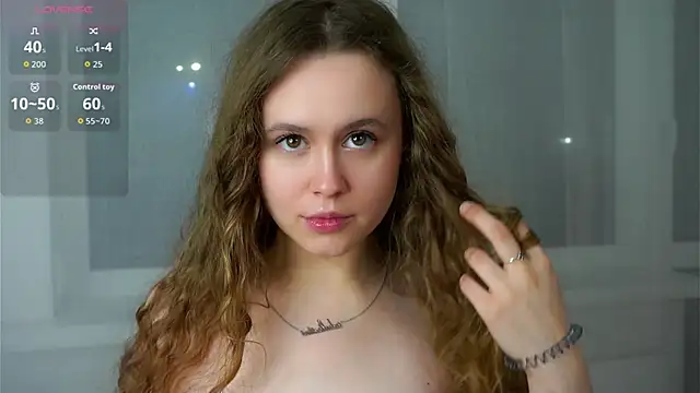 SusannaScholler online show from December 2, 2025, 9:38 pm