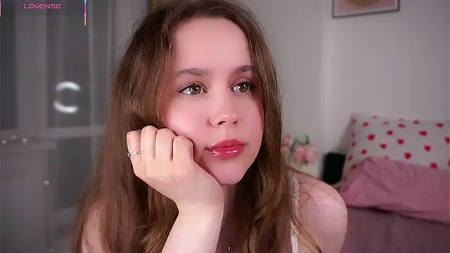 SusannaScholler online show from May 27, 2026, 10:39 pm