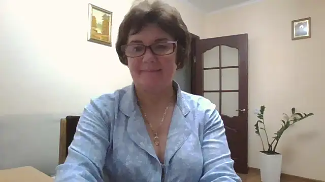 Snapshot of Galina56301 chatting on October 10, 2025, 4:19 pm Galina56301 online show from October 10, 2025, 4:19 pm